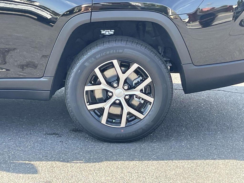 new 2025 Jeep Grand Cherokee L car, priced at $38,995