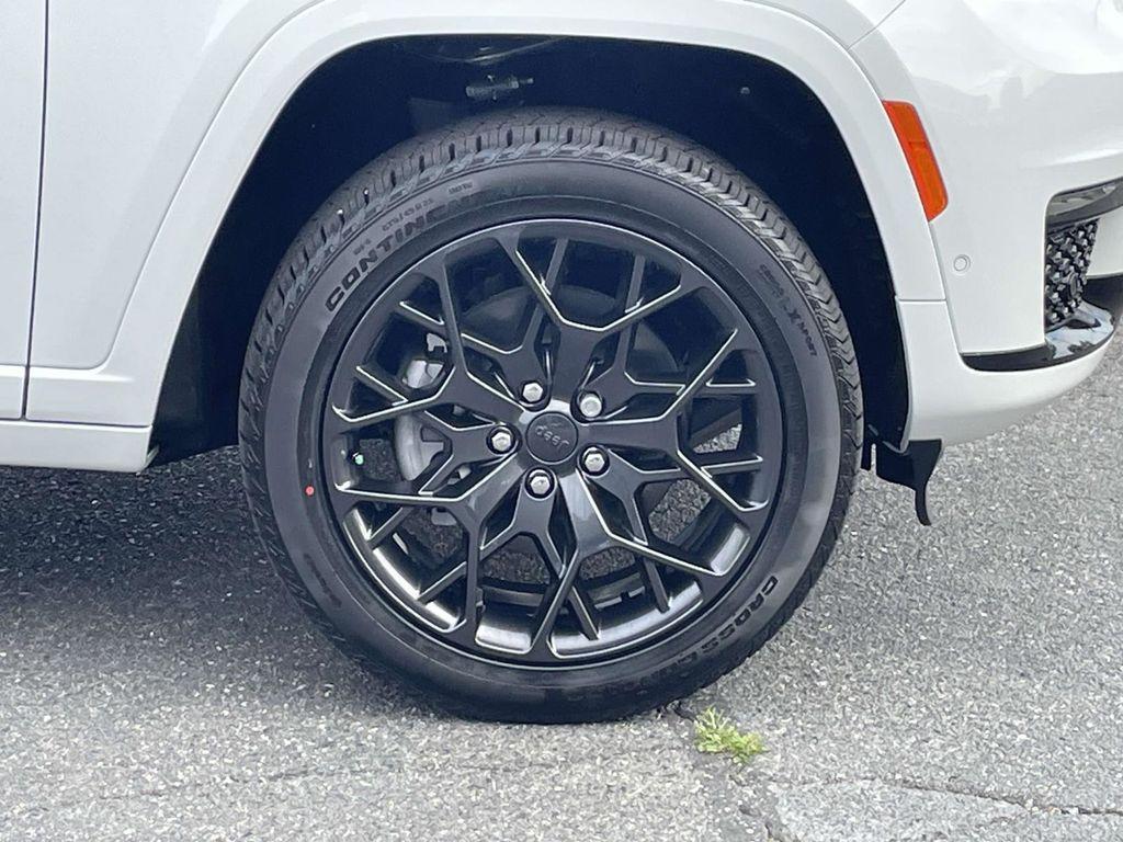new 2025 Jeep Grand Cherokee L car, priced at $68,830