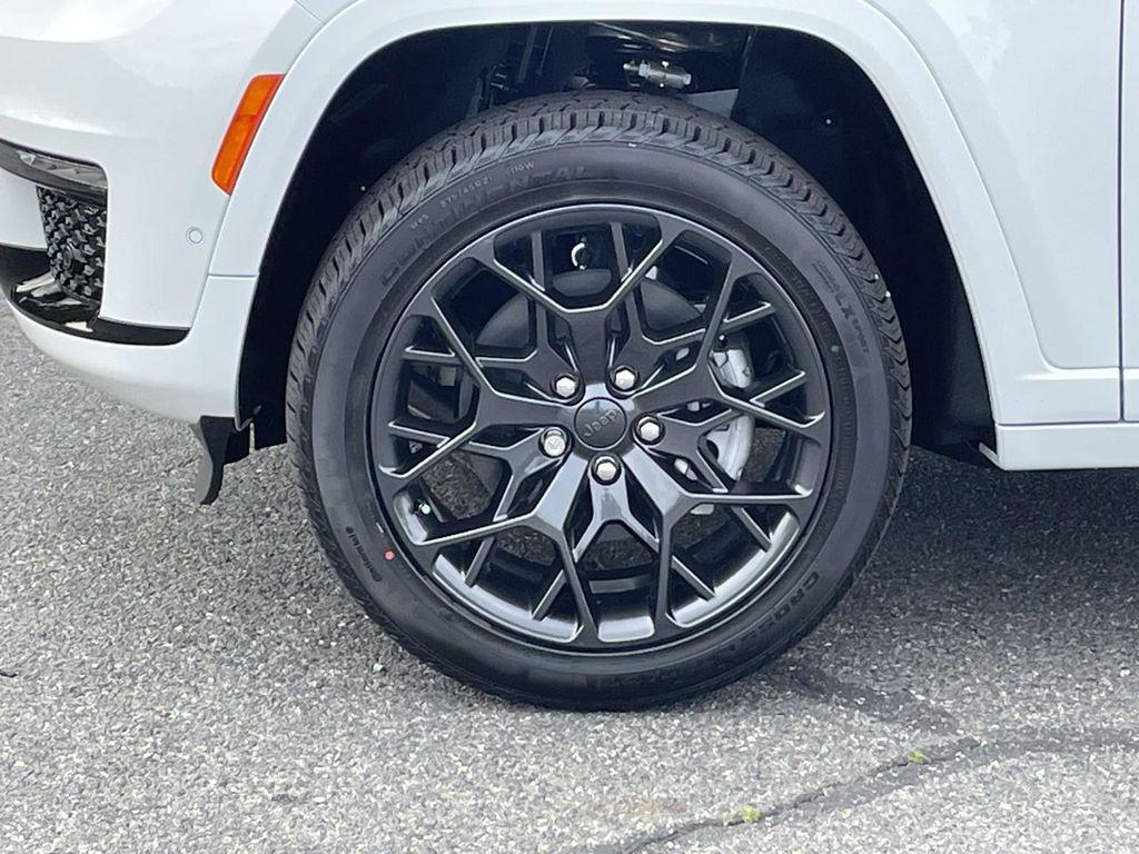 new 2025 Jeep Grand Cherokee L car, priced at $68,830