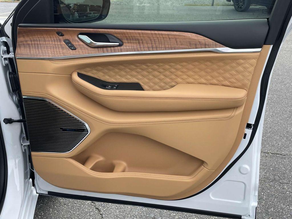 new 2025 Jeep Grand Cherokee L car, priced at $68,830