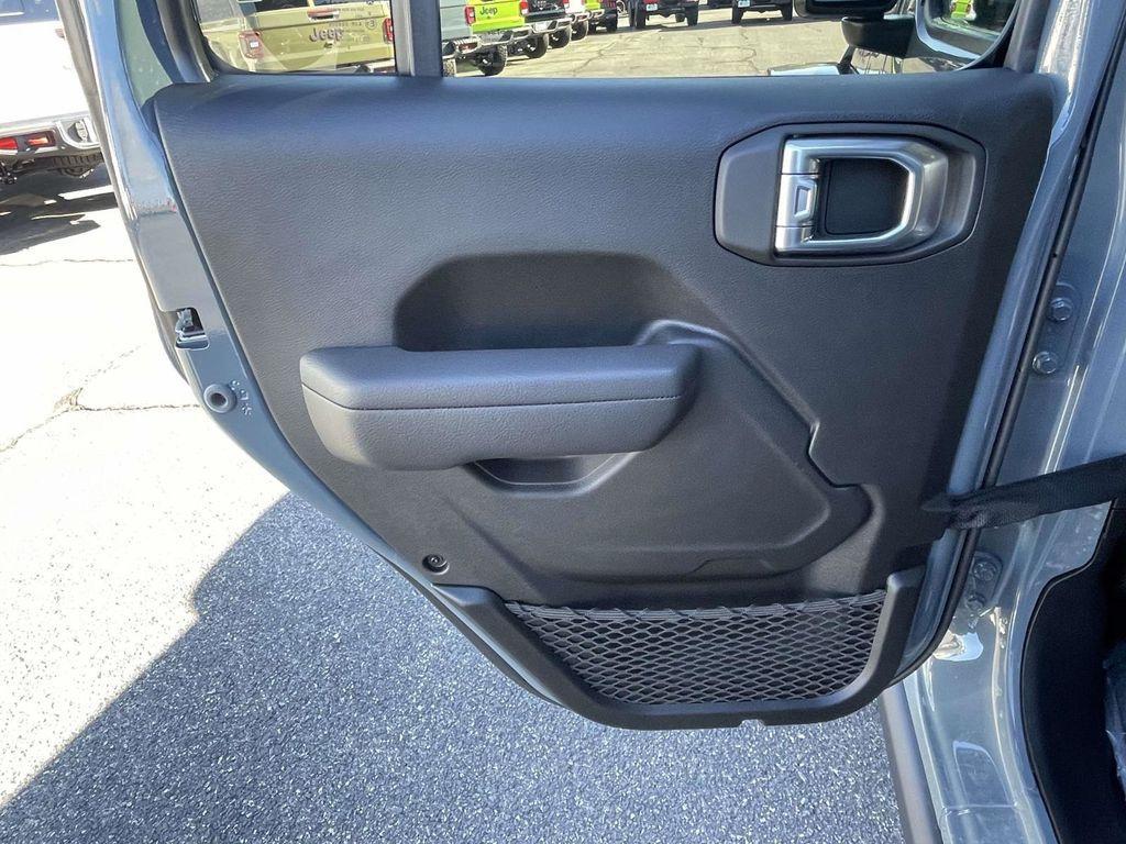 new 2026 Jeep Gladiator car, priced at $54,400