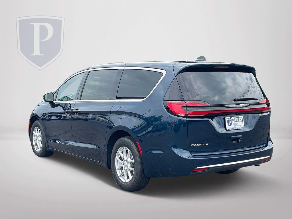new 2025 Chrysler Pacifica car, priced at $43,970