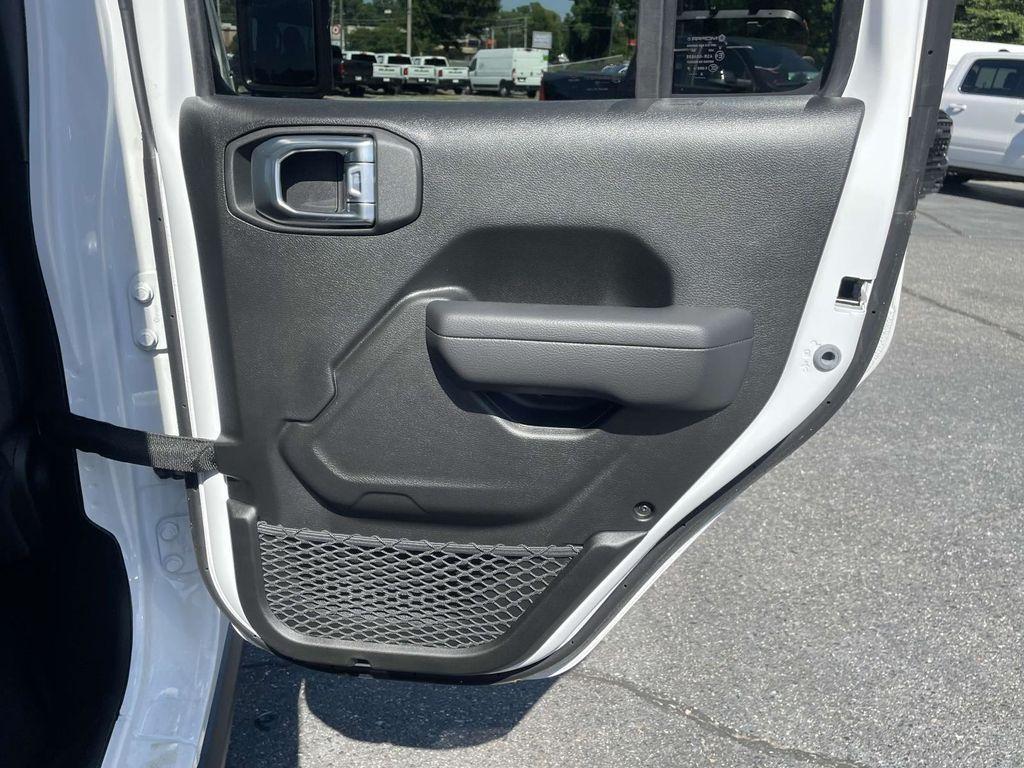 new 2025 Jeep Wrangler car