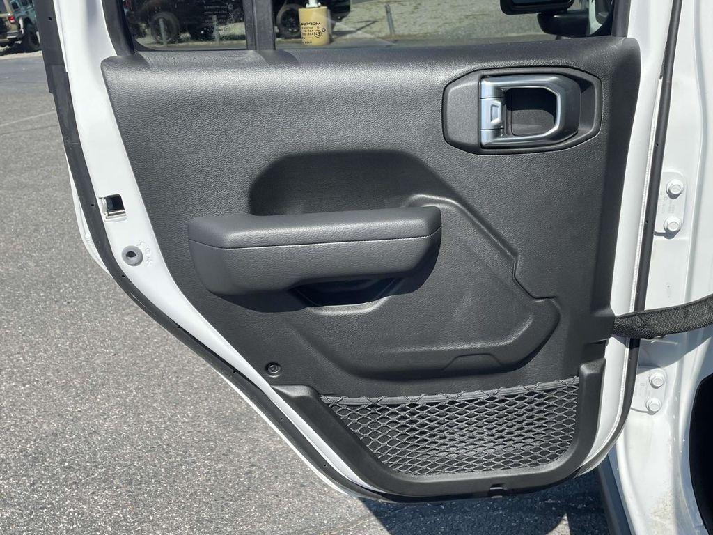 new 2025 Jeep Wrangler car