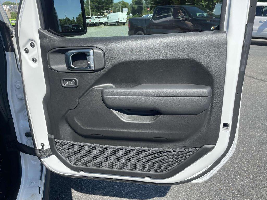 new 2025 Jeep Wrangler car