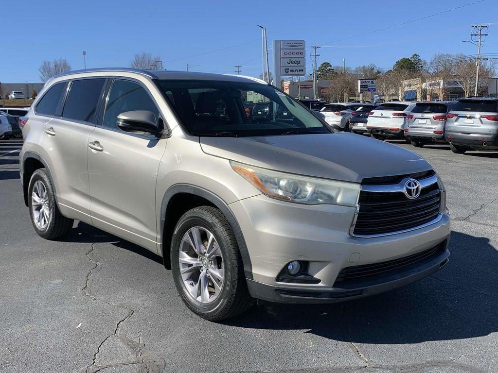 used 2015 Toyota Highlander car, priced at $19,601