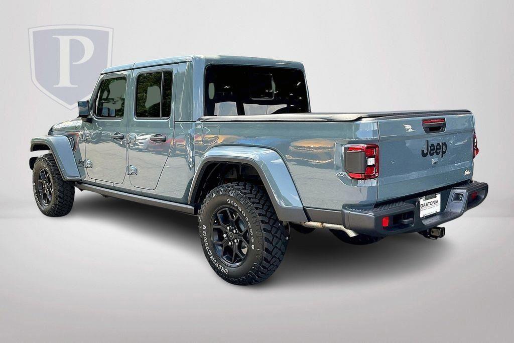 new 2024 Jeep Gladiator car, priced at $52,220