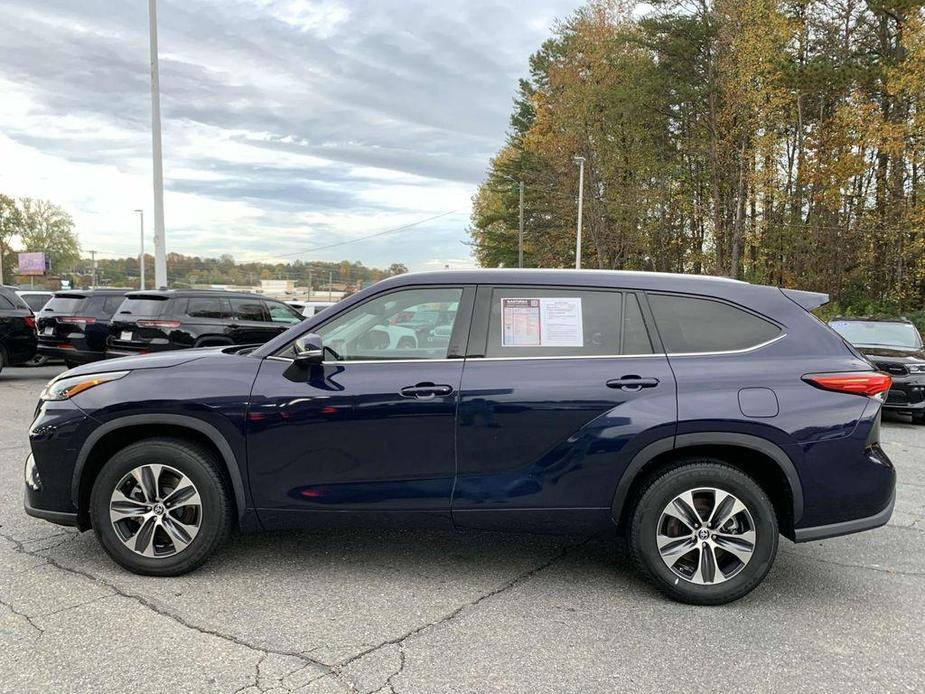 used 2022 Toyota Highlander car, priced at $32,483