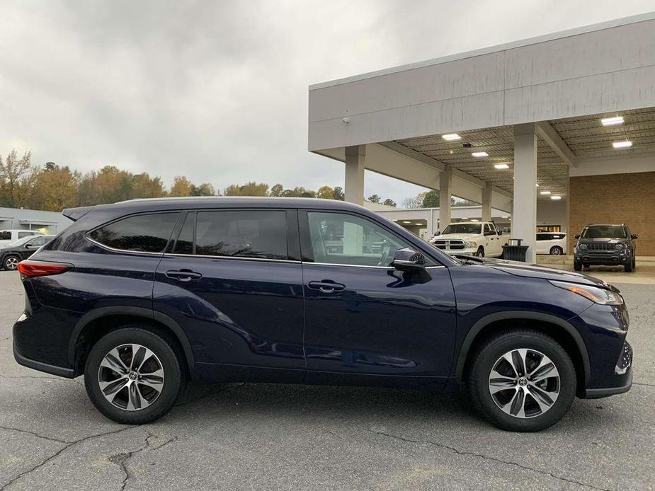 used 2022 Toyota Highlander car, priced at $32,483