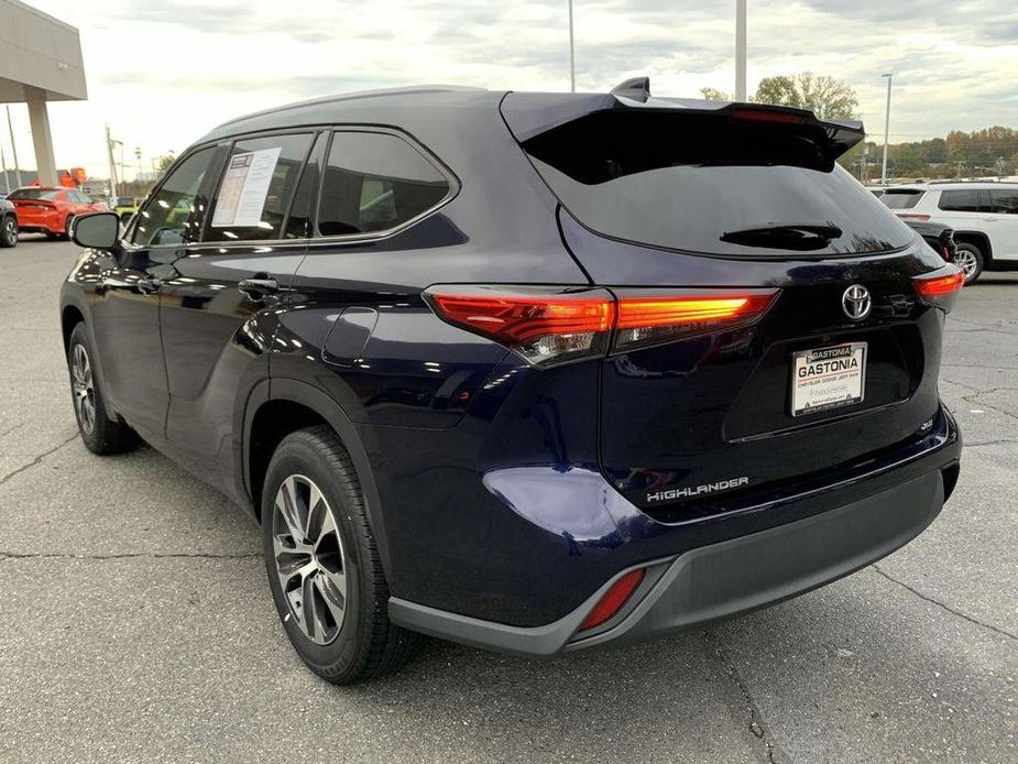 used 2022 Toyota Highlander car, priced at $32,483