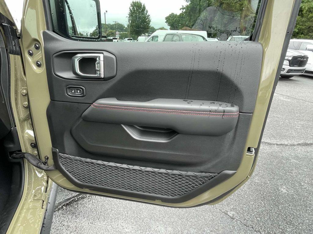 new 2025 Jeep Gladiator car, priced at $52,500