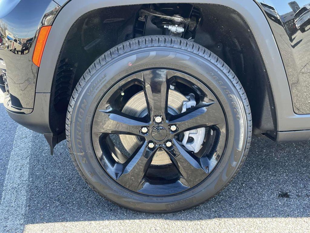 new 2025 Jeep Grand Cherokee L car, priced at $51,305