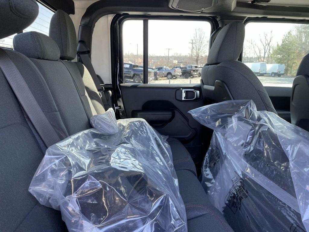 new 2025 Jeep Gladiator car, priced at $46,205