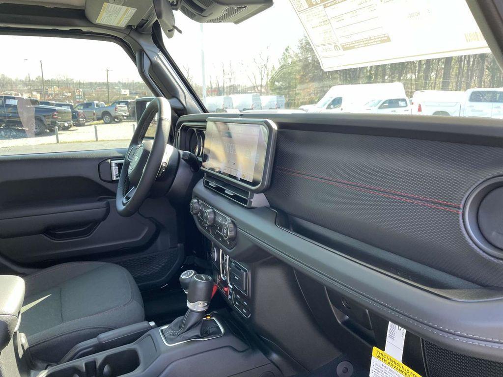new 2025 Jeep Gladiator car, priced at $46,205