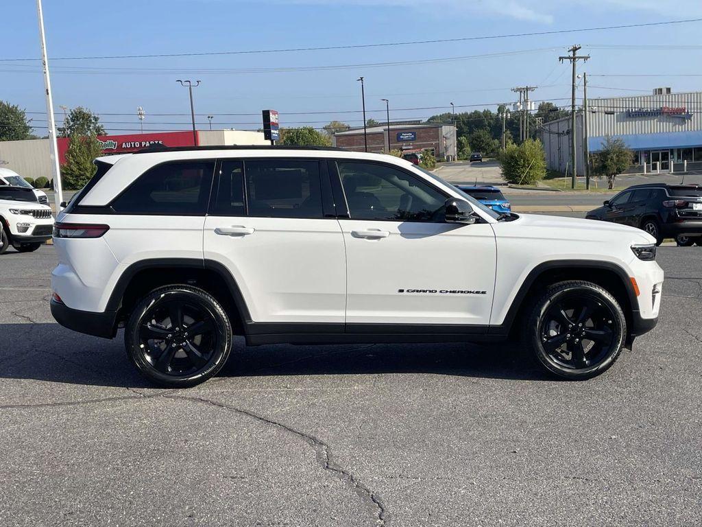 new 2025 Jeep Grand Cherokee car, priced at $47,810
