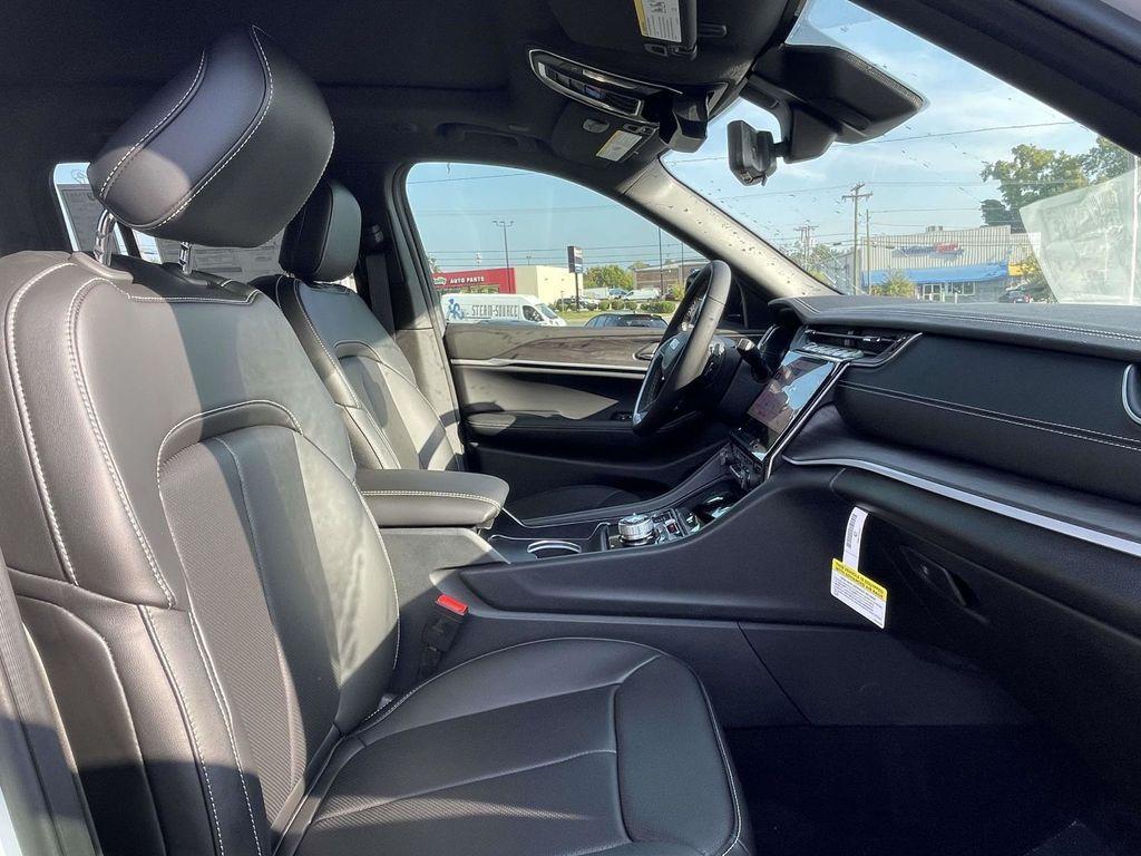 new 2025 Jeep Grand Cherokee car, priced at $47,810