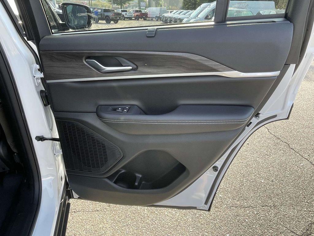 new 2025 Jeep Grand Cherokee car, priced at $47,810