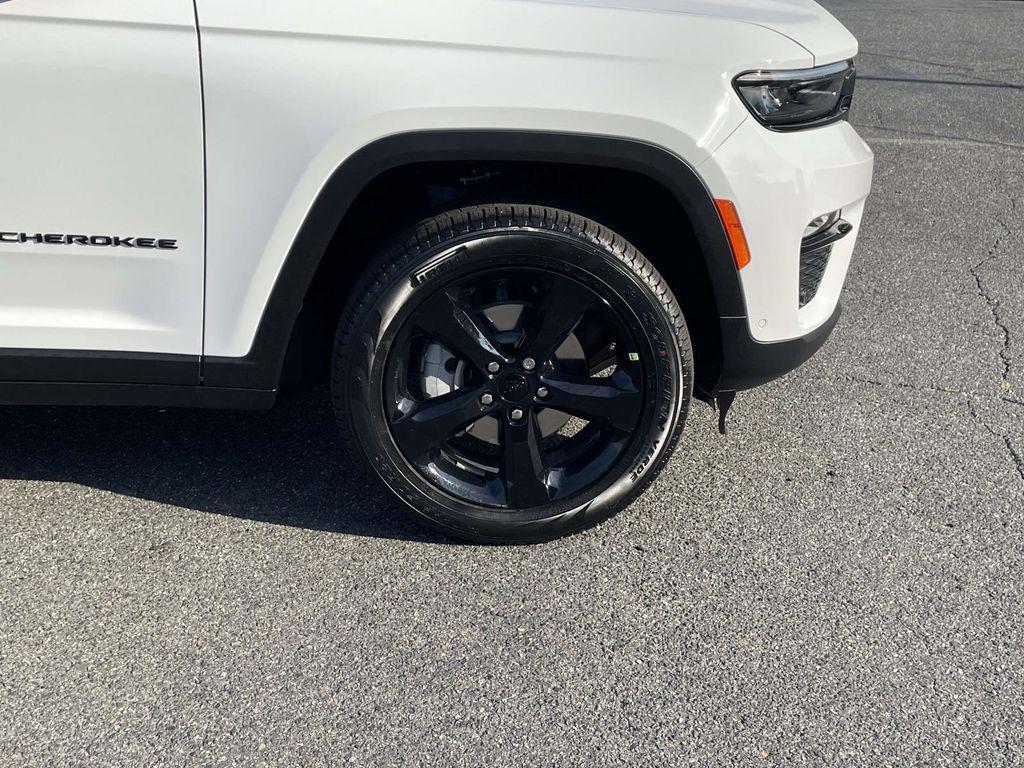 new 2025 Jeep Grand Cherokee car, priced at $47,810