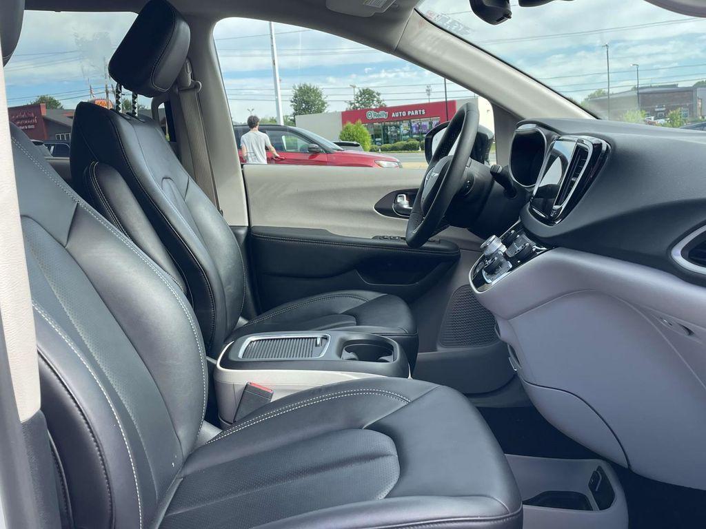 used 2024 Chrysler Pacifica car, priced at $35,000