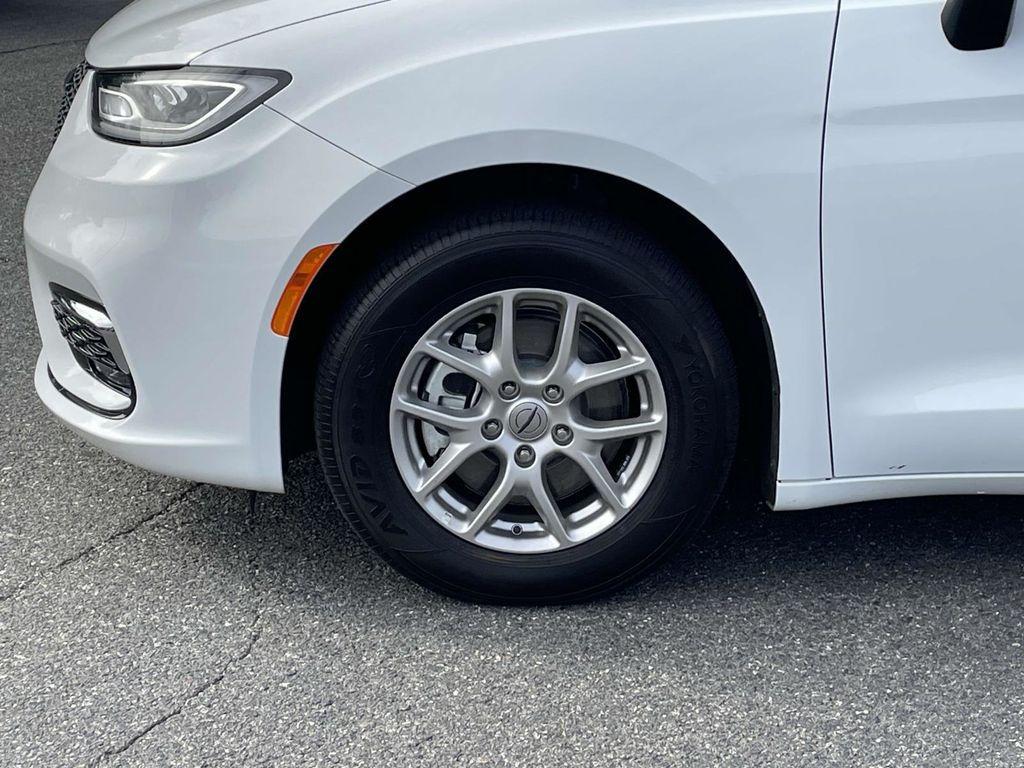 used 2024 Chrysler Pacifica car, priced at $35,000
