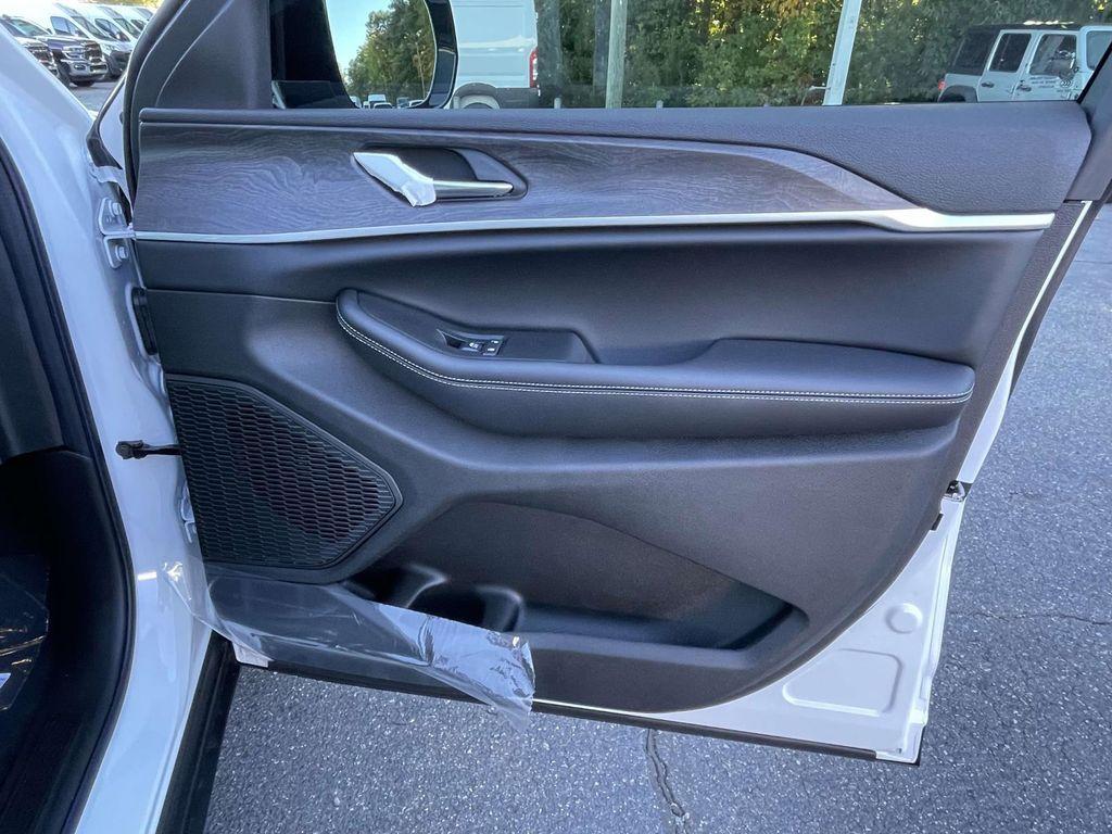 new 2025 Jeep Grand Cherokee L car, priced at $40,780