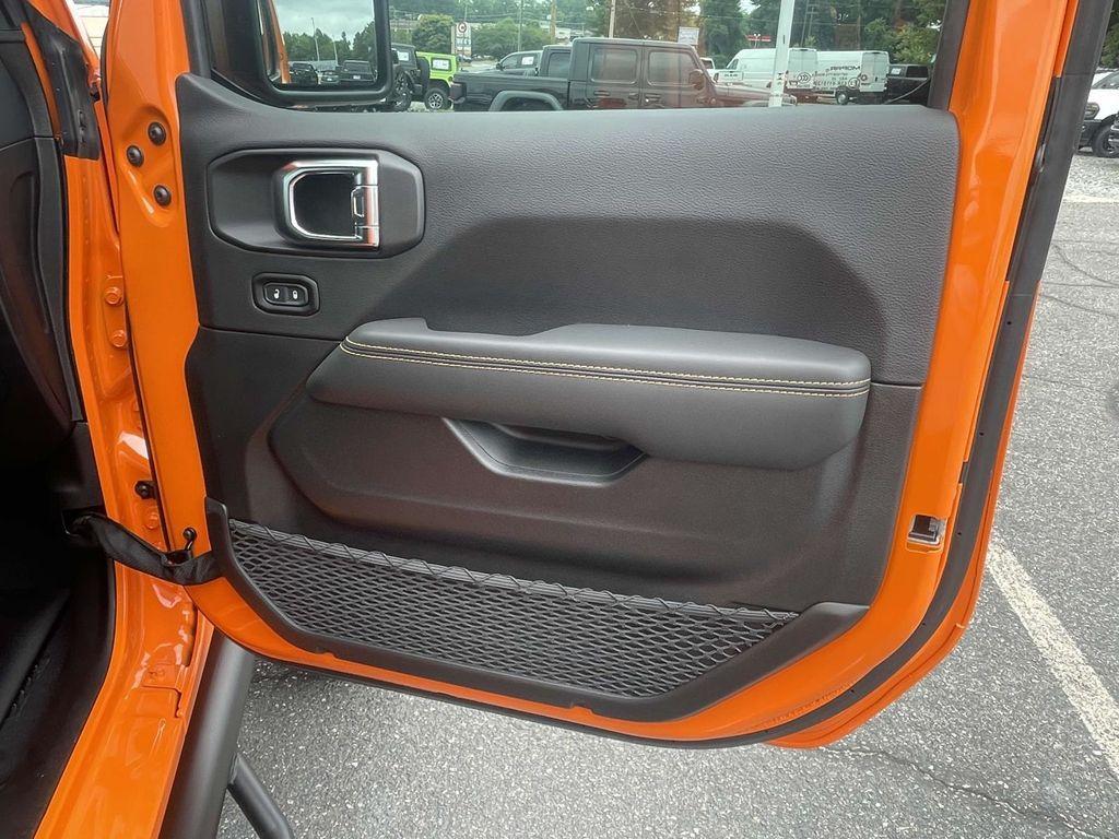 new 2025 Jeep Gladiator car