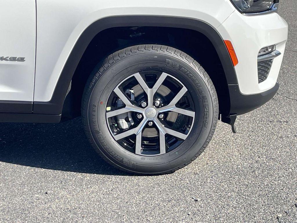 new 2025 Jeep Grand Cherokee car, priced at $37,150