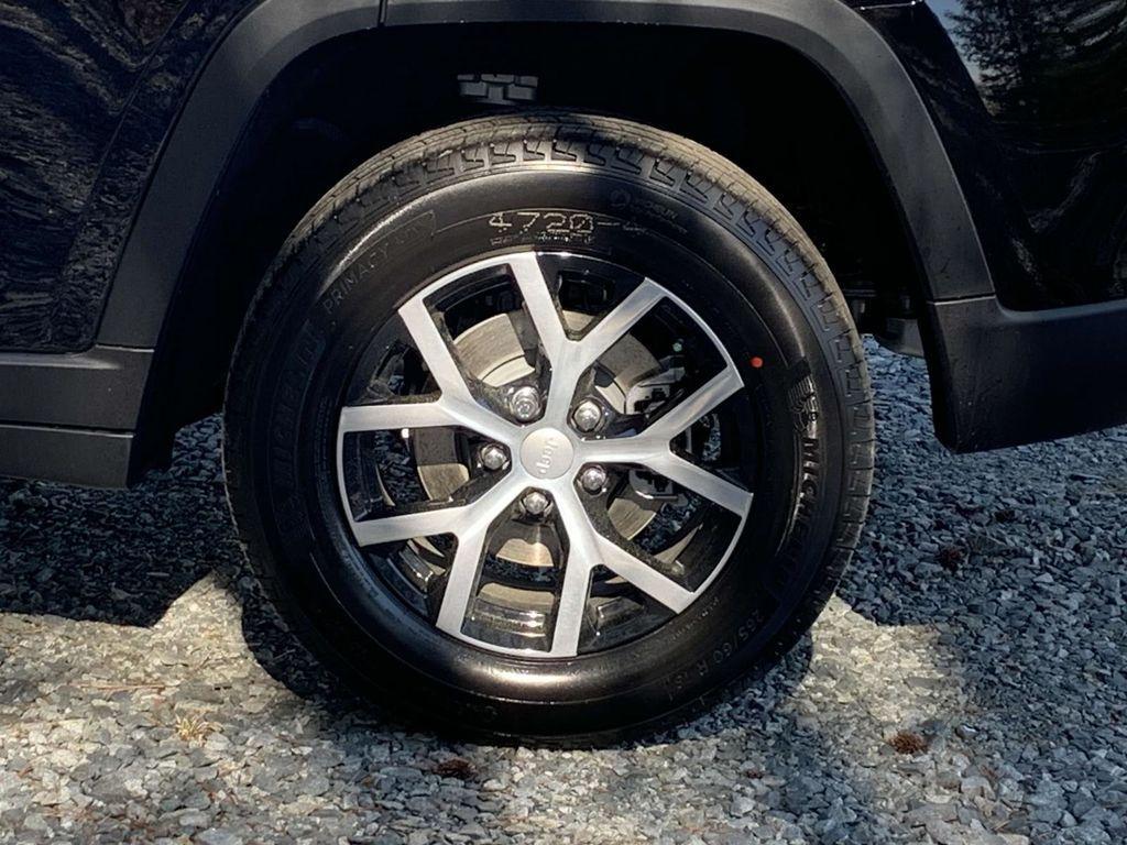 new 2025 Jeep Grand Cherokee car, priced at $42,760