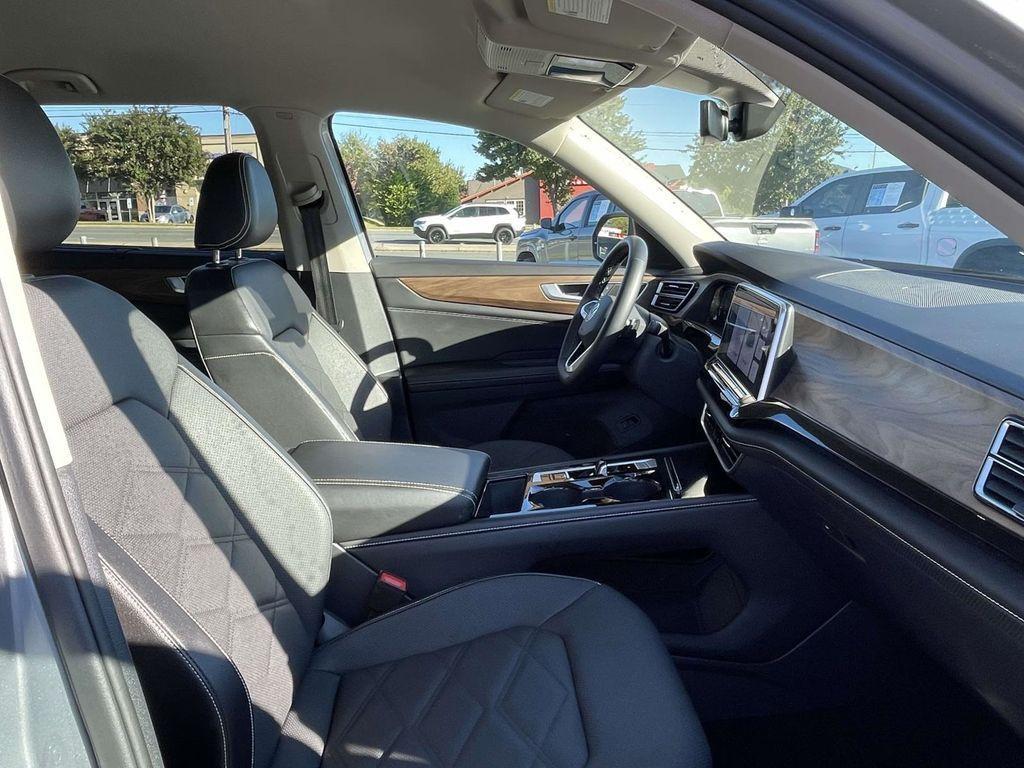 used 2024 Volkswagen Atlas car, priced at $30,405