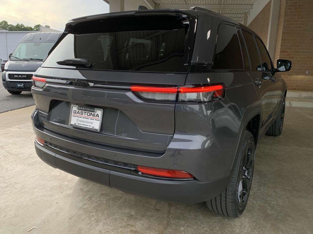 new 2025 Jeep Grand Cherokee car, priced at $41,675