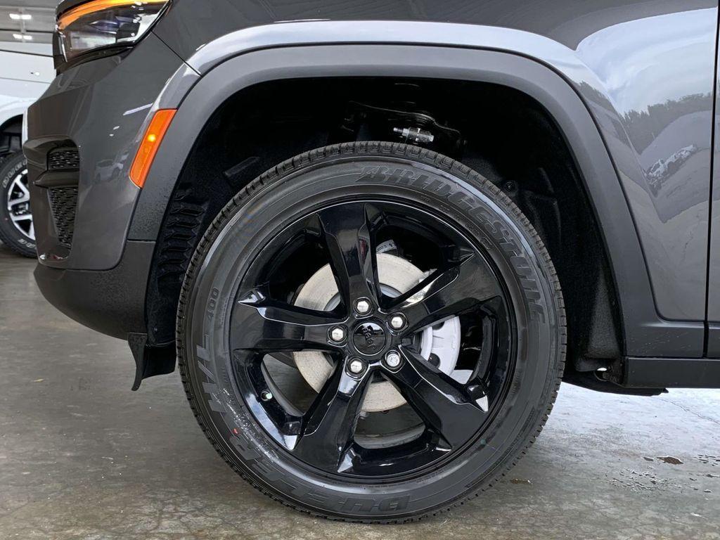 new 2025 Jeep Grand Cherokee car, priced at $41,675