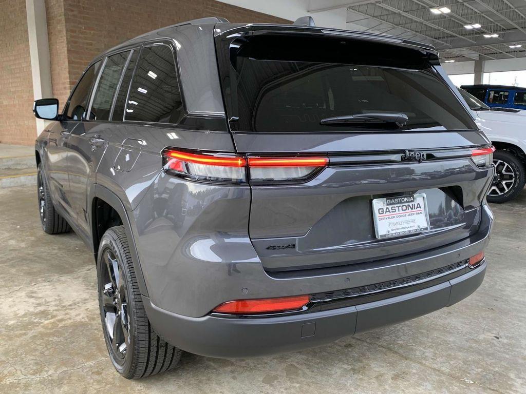 new 2025 Jeep Grand Cherokee car, priced at $41,675