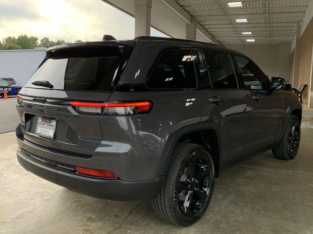 new 2025 Jeep Grand Cherokee car, priced at $41,675