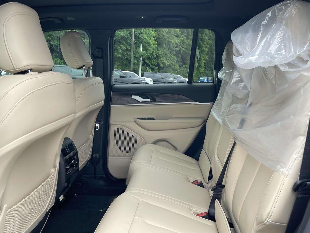 new 2025 Jeep Grand Cherokee car, priced at $40,301