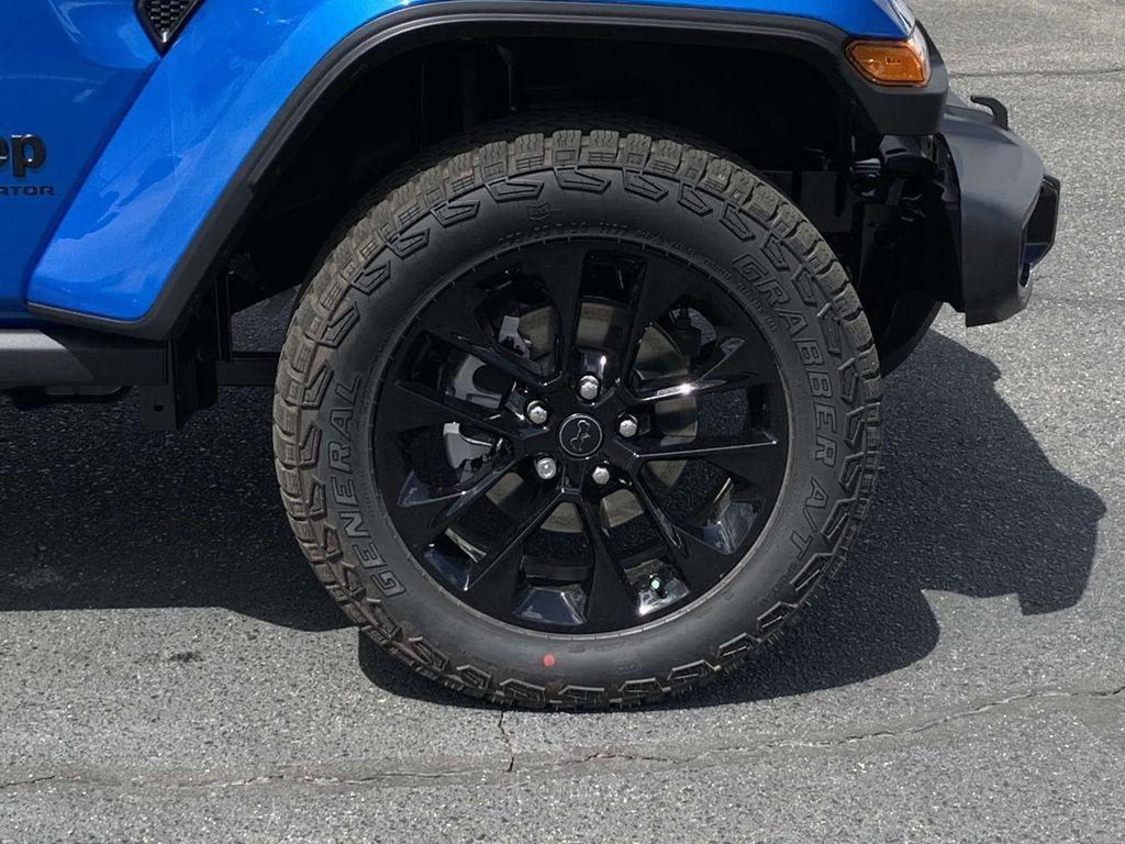 new 2025 Jeep Gladiator car, priced at $37,985