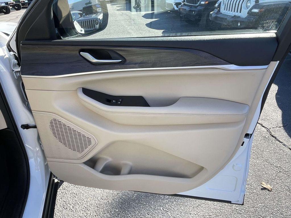 used 2023 Jeep Grand Cherokee car, priced at $29,244