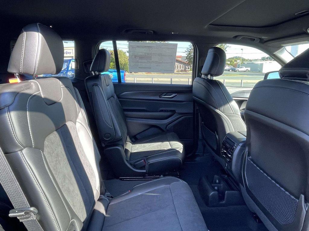 new 2025 Jeep Grand Cherokee L car, priced at $39,230