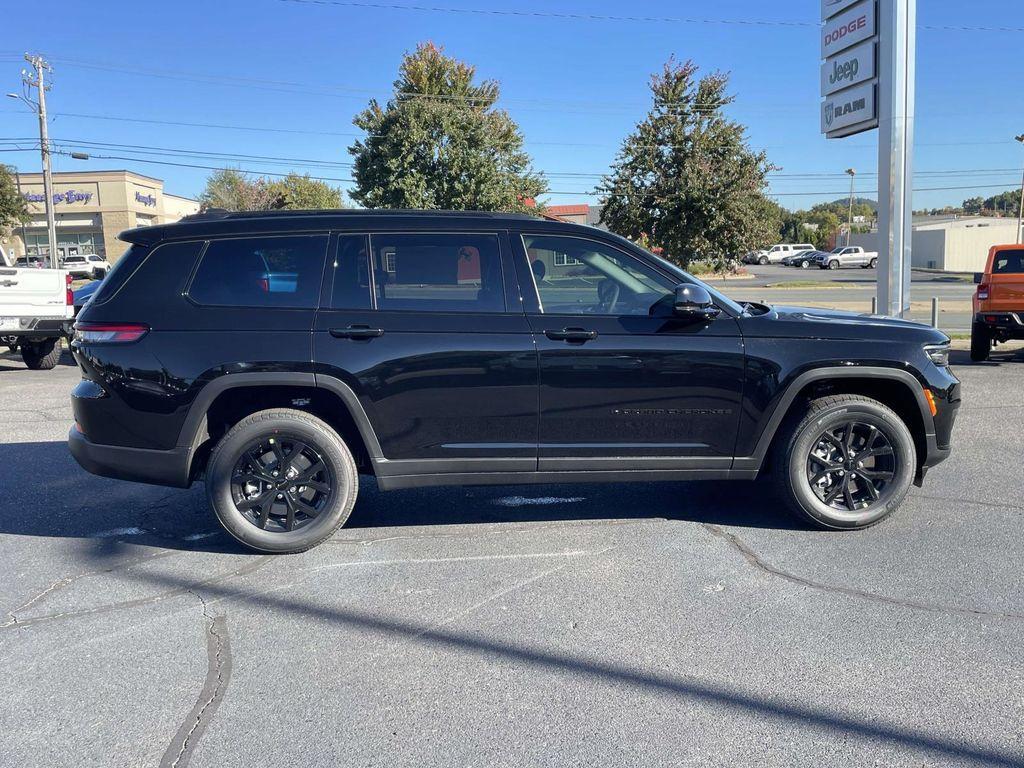new 2025 Jeep Grand Cherokee L car, priced at $39,230