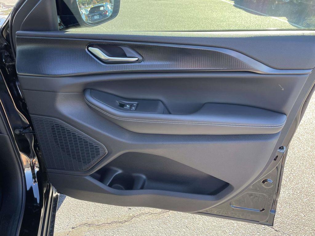 new 2025 Jeep Grand Cherokee L car, priced at $39,230