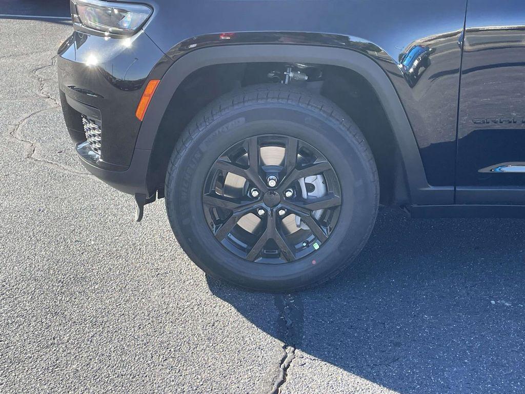new 2025 Jeep Grand Cherokee L car, priced at $39,230