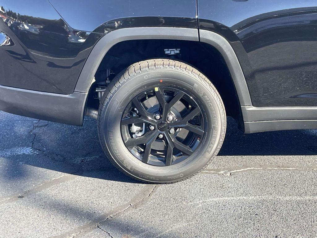 new 2025 Jeep Grand Cherokee L car, priced at $39,230