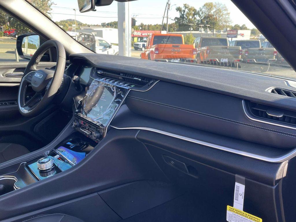 new 2025 Jeep Grand Cherokee L car, priced at $39,230