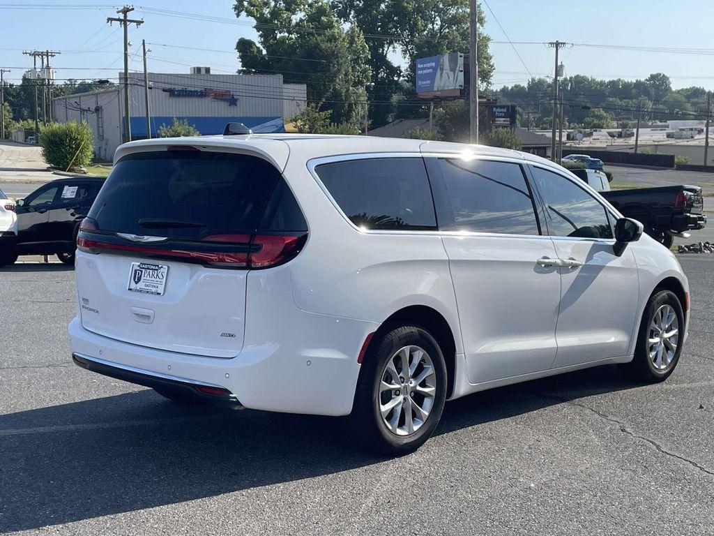 used 2023 Chrysler Pacifica car, priced at $33,000