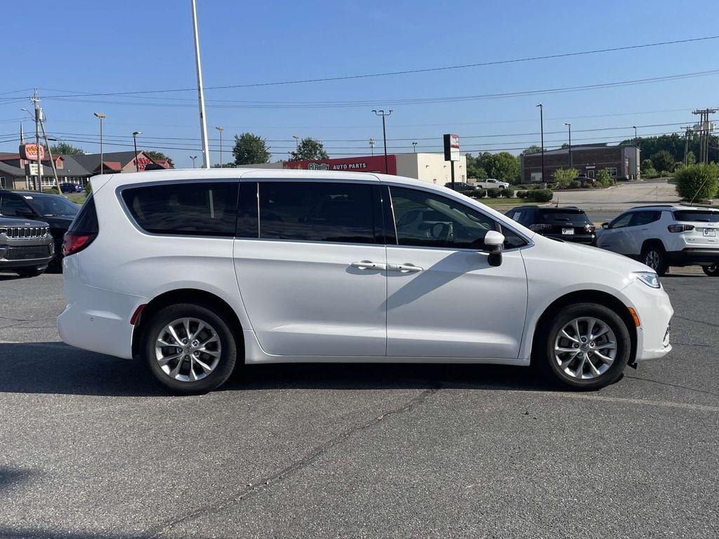 used 2023 Chrysler Pacifica car, priced at $33,000