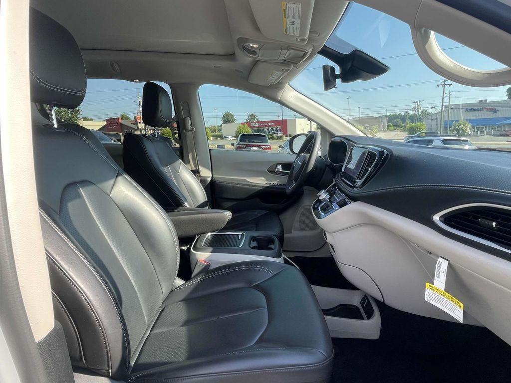 used 2023 Chrysler Pacifica car, priced at $33,000