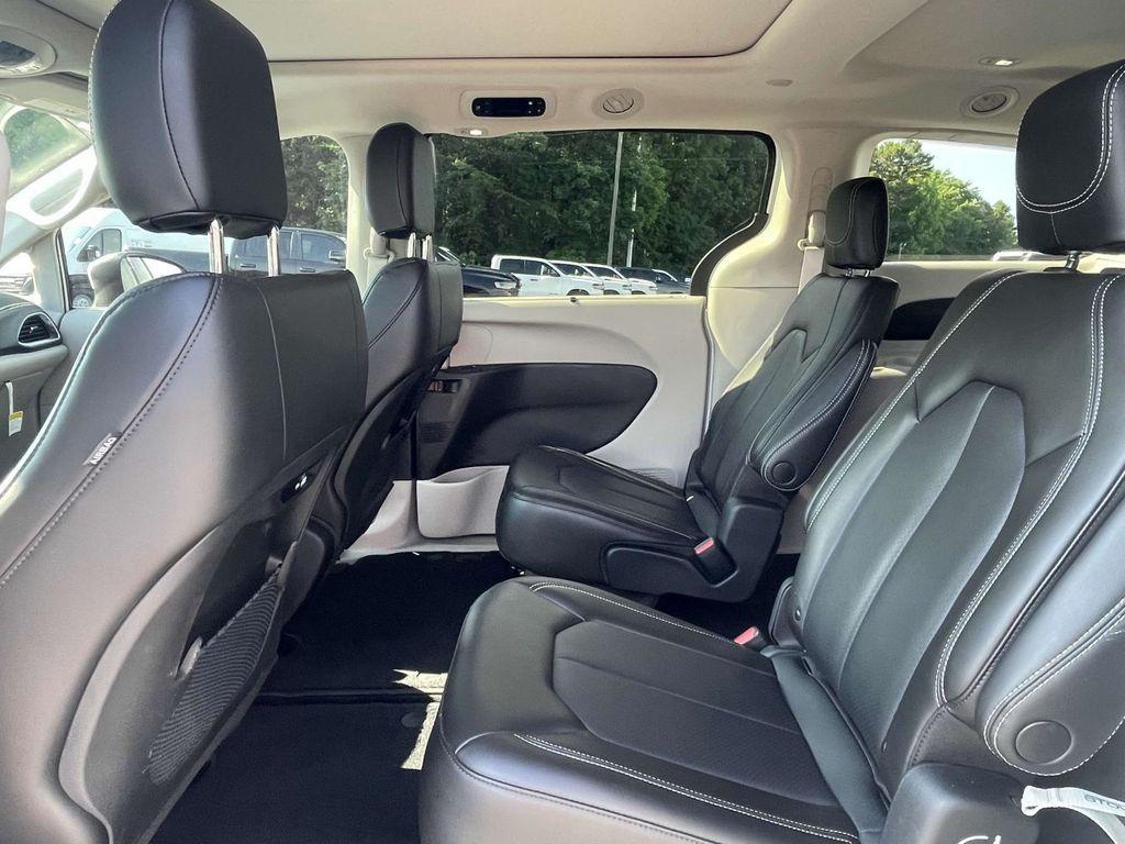 used 2023 Chrysler Pacifica car, priced at $33,000