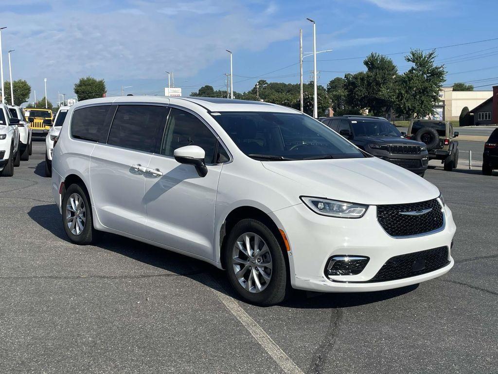 used 2023 Chrysler Pacifica car, priced at $33,000