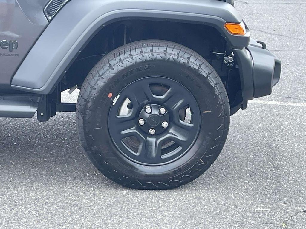 new 2025 Jeep Wrangler car, priced at $32,178