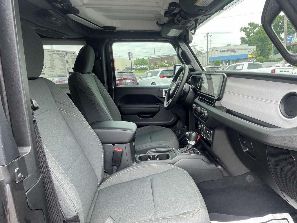 new 2025 Jeep Wrangler car, priced at $32,178