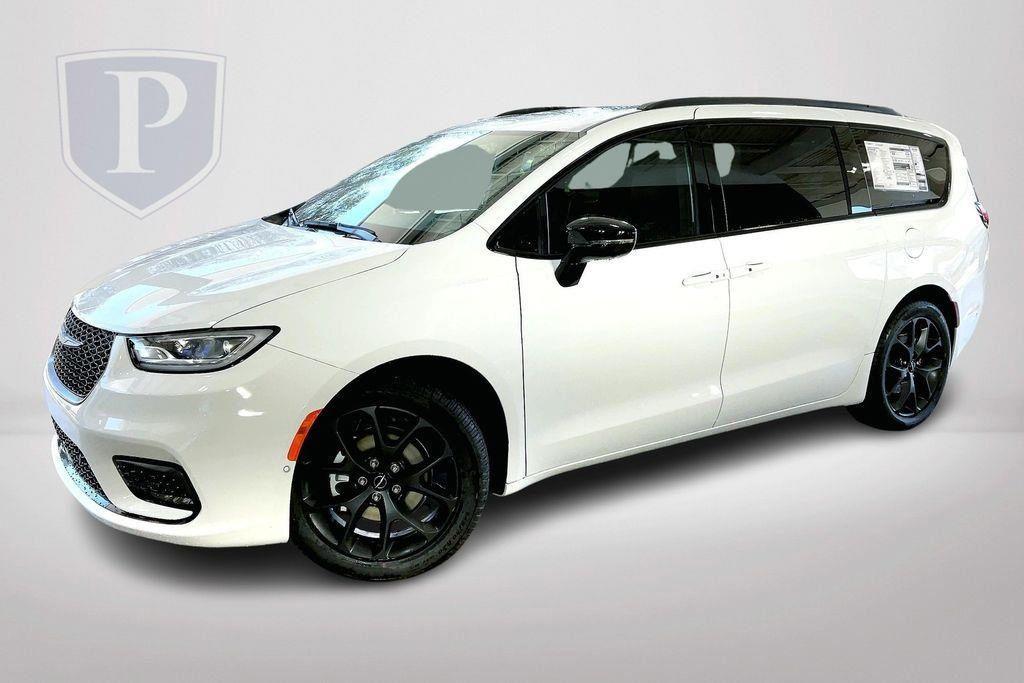 new 2024 Chrysler Pacifica car, priced at $45,915